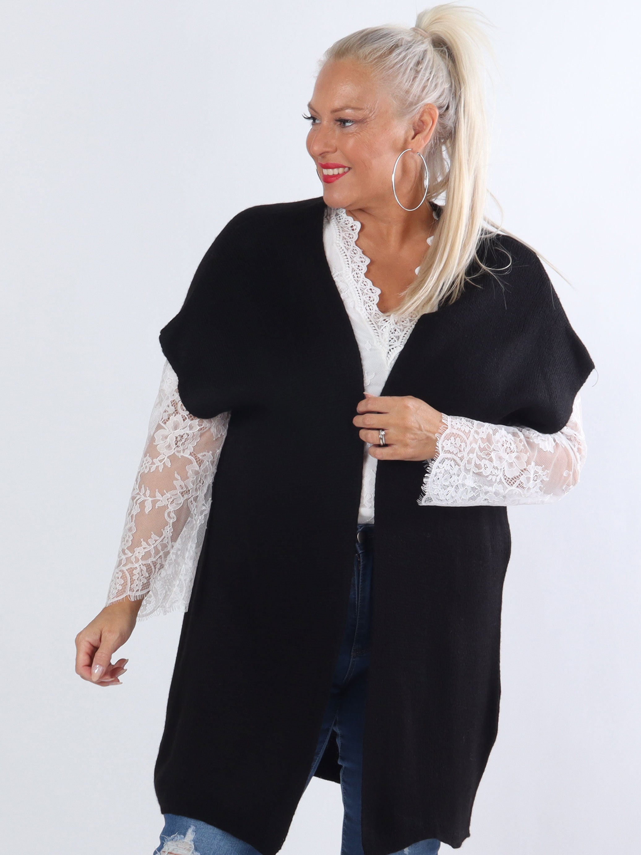 Tilly Plain - Plus size stickad kofta utan ärmar